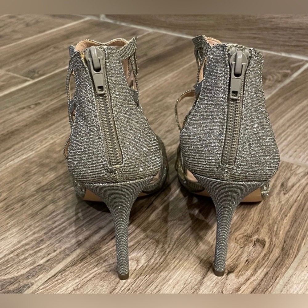 Heels - Picture 4 of 6